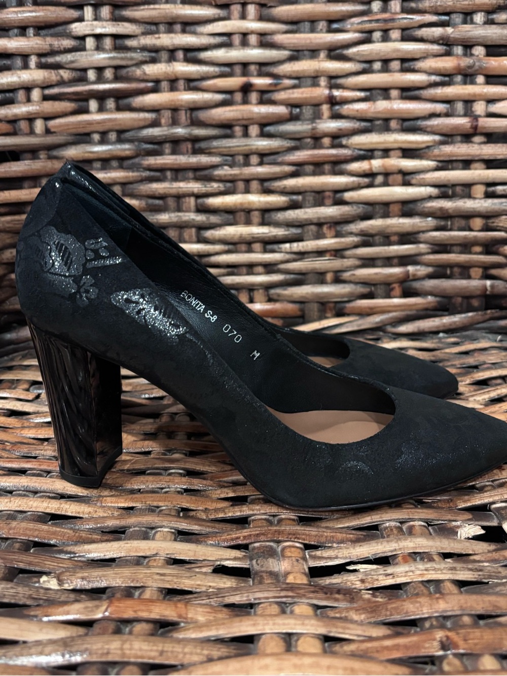 Donald J. Pliner Black Pointed Toe Pumps with Sculpted Block Heel in size 7